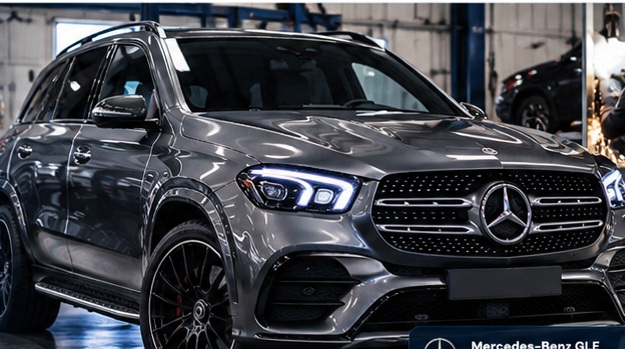 Illustration d'un SUV Mercedes-Benz GLE récent dans un atelier automobile